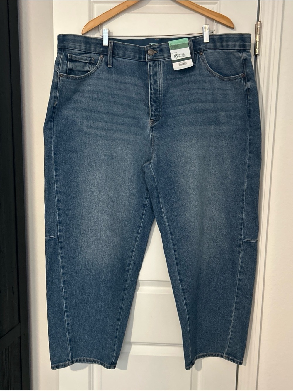 Terra & Sky Women's Plus Size High Rise Barrel Jeans, 22w- NWT